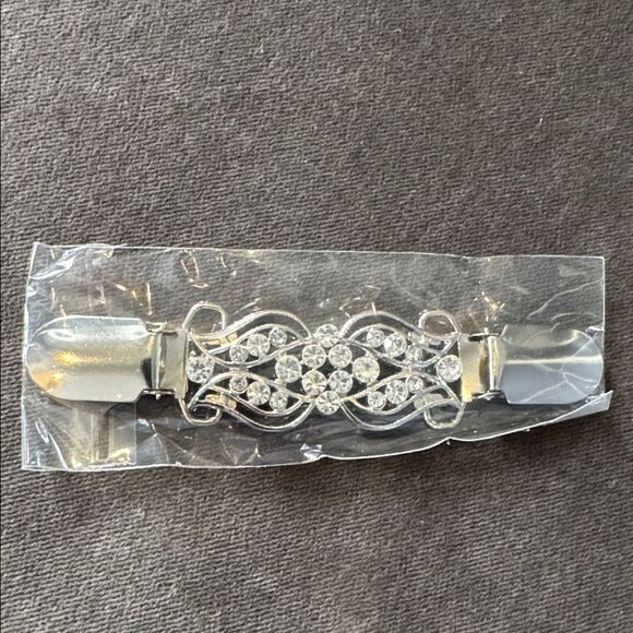 Women’s Silver Sweater Clips 6 Piece Set in Clear Storage Container NEW - Picture 5 of 14